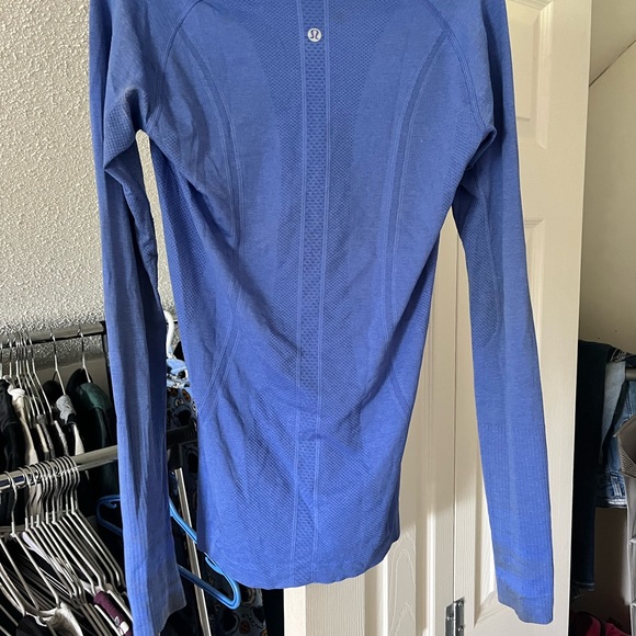 Long sleeve workout top - Picture 2 of 4